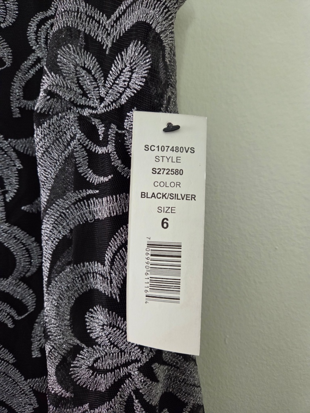 NWT Scarlett Black Silver Floral Embroidered Sheath Cocktail Dress Size 6 - Picture 5 of 9